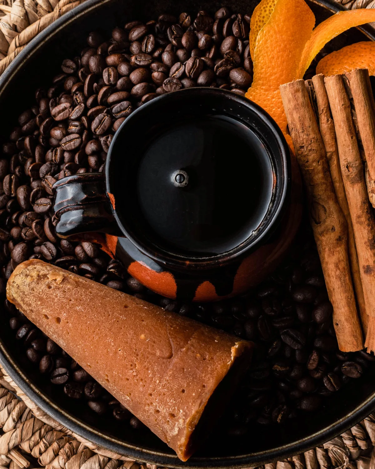 LUNA café de olla, with cinnamon, coffee beans and piloncillo