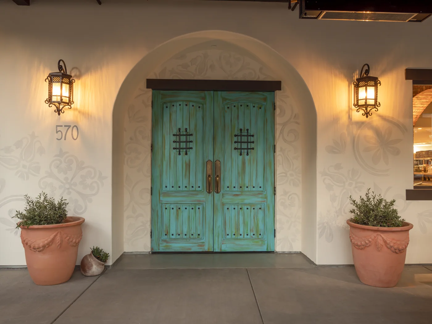 The entrance to LUNA Mexican Kitchen at The Pruneyard